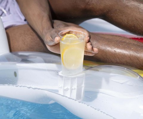 Bestway 43028 Dmuchany materac plażowy z oparciem i podłokietnikami Bialy 1.61m x 84cm